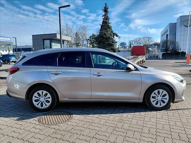 Używany Hyundai i30 Classic 2019 Beżowy Kombi