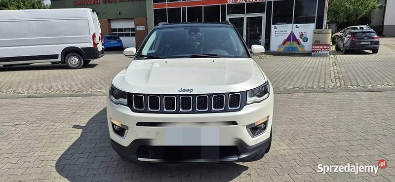 Beżowy Używany 2018 Jeep Compass SUV | 74 888 zł (Uczciwa cena) - Obraz 1/4