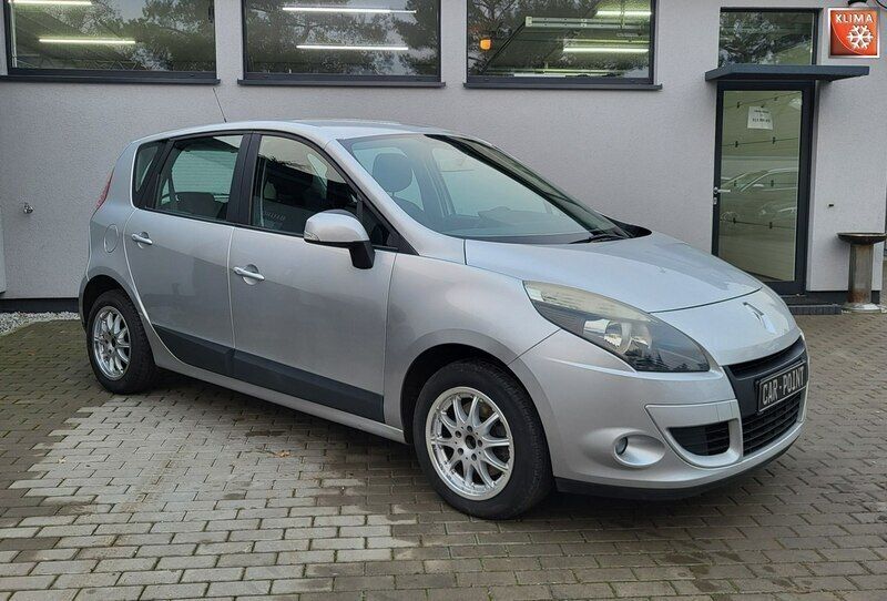Srebrny (metalik) Używany 2010 Renault Scénic III Minivan | 15 900 zł (Dobra cena) - Obraz 1/4