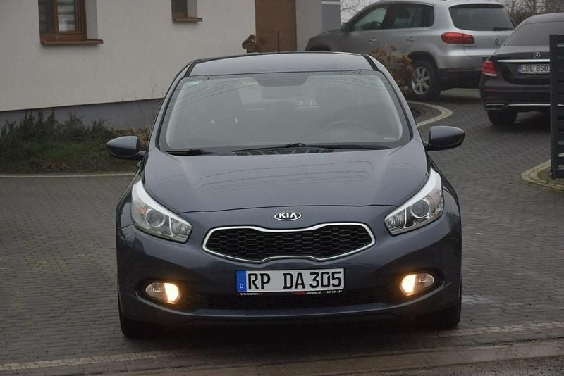 Używany Kia Ceed 100 KM (73 kW) 2013 Inny kolor Hatchback