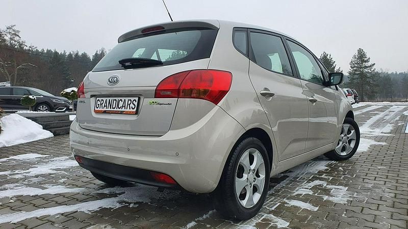 Używany Kia Venga 125 KM (91 kW) 2010 Beżowy Hatchback