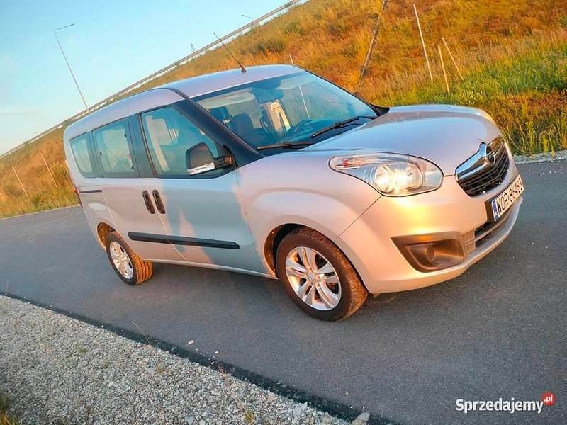 Srebrny Używany 2013 Opel Combo Minivan | 20 000 zł (Uczciwa cena) - Obraz 1/4