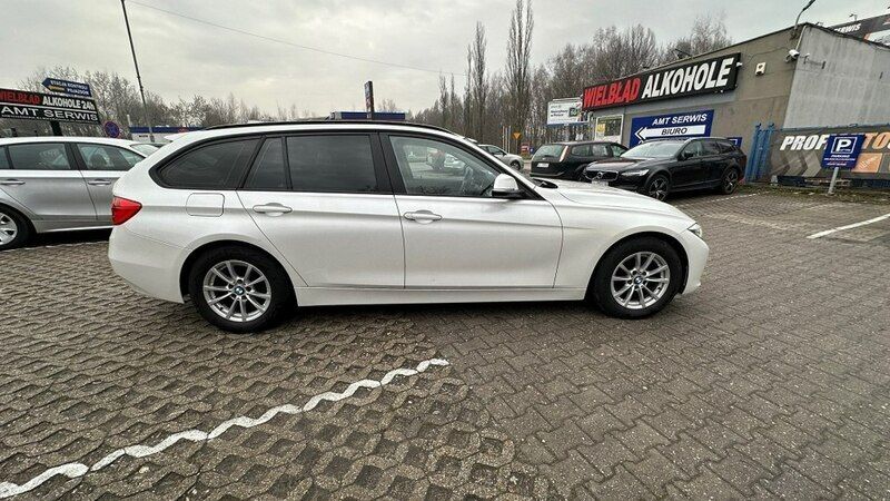Używany BMW 320 183 KM (134 kW) 2013 Biały (metalik) Sedan/Limuzyna