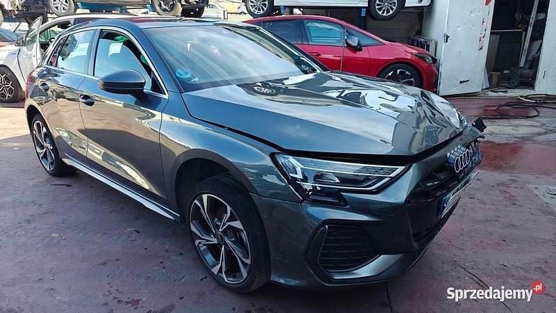 Używany 2024 Audi A3 e-tron Hatchback | 50 700 zł - Obraz 1/4