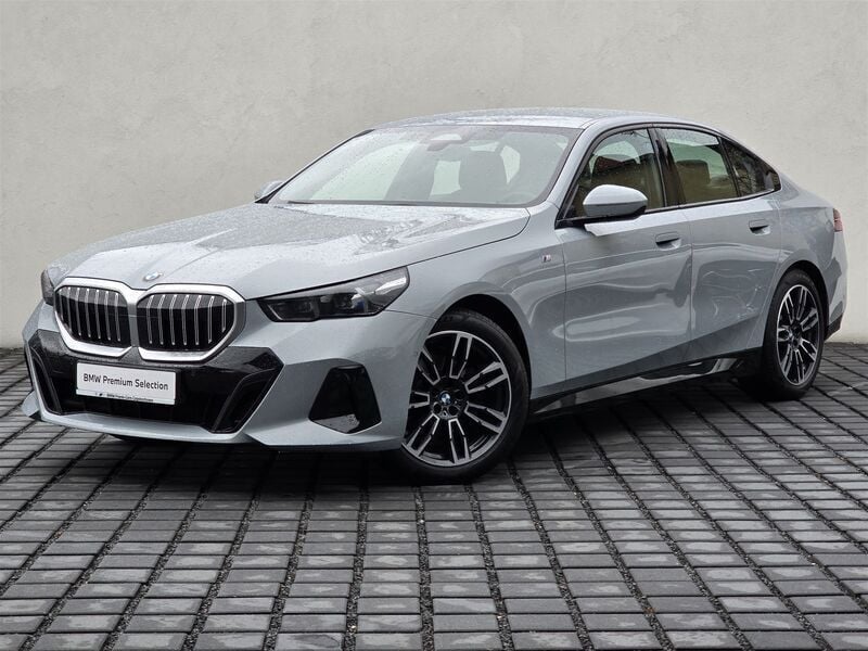 Szary brooklyn m metalizowany Nowe 2024 BMW 520 Shadowline Sedan/Limuzyna | 259 000 zł (Uczciwa cena) - Obraz 1/4