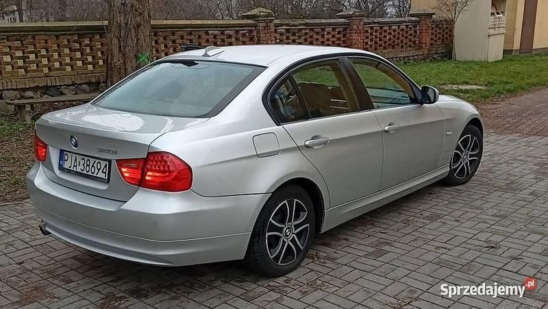 Srebrny Używany 2009 BMW 320 Sedan/Limuzyna | 23 000 zł (Uczciwa cena) - Obraz 1/4