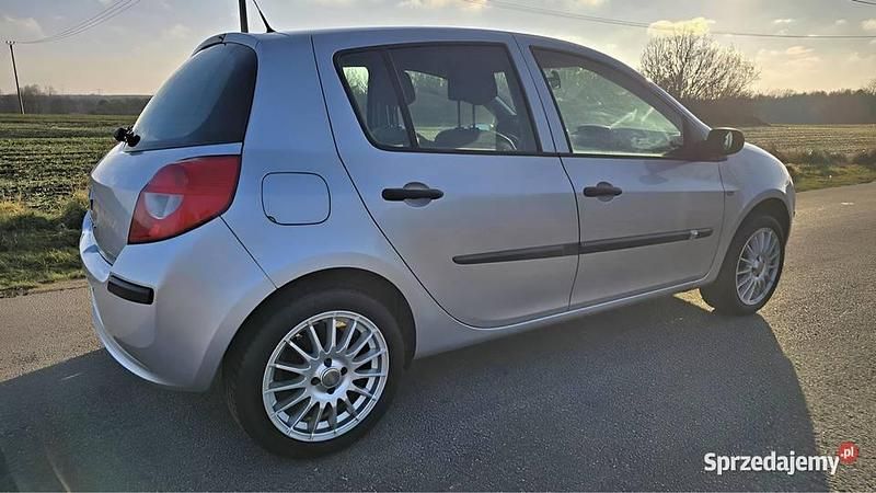 Srebrny Używany 2006 Renault Clio II Sedan/Limuzyna | 9900 zł (Drogi) - Obraz 1/4