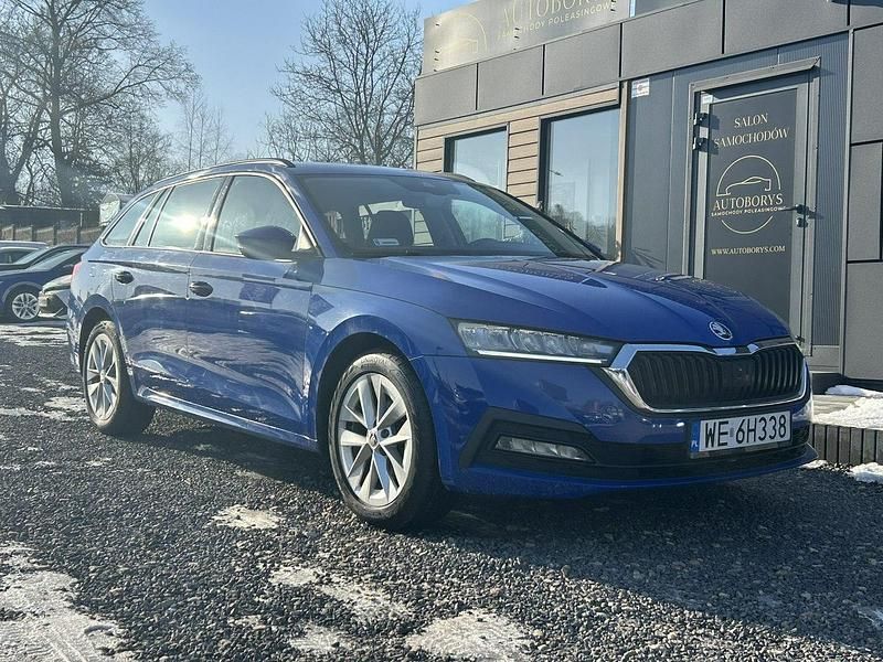Używany Skoda Octavia 115 KM (84 kW) 2022 Niebieski (metalik) Kombi