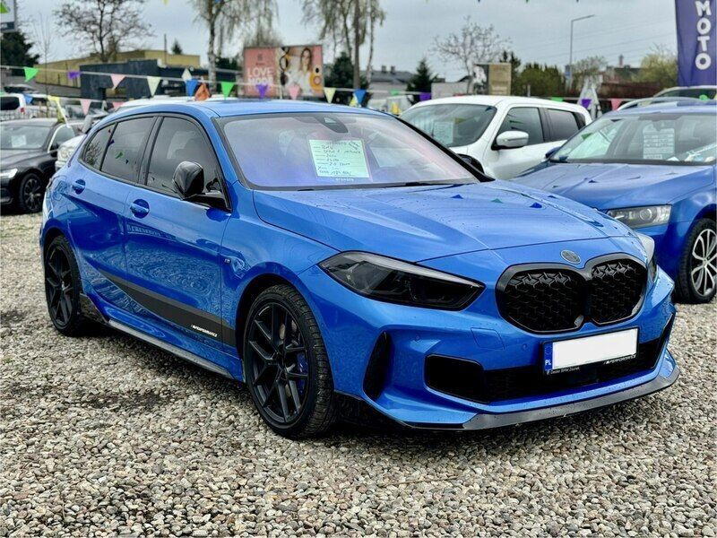 Niebieski jasny (metalik) Używany 2020 BMW 135 Hatchback | 169 900 zł - Obraz 1/4