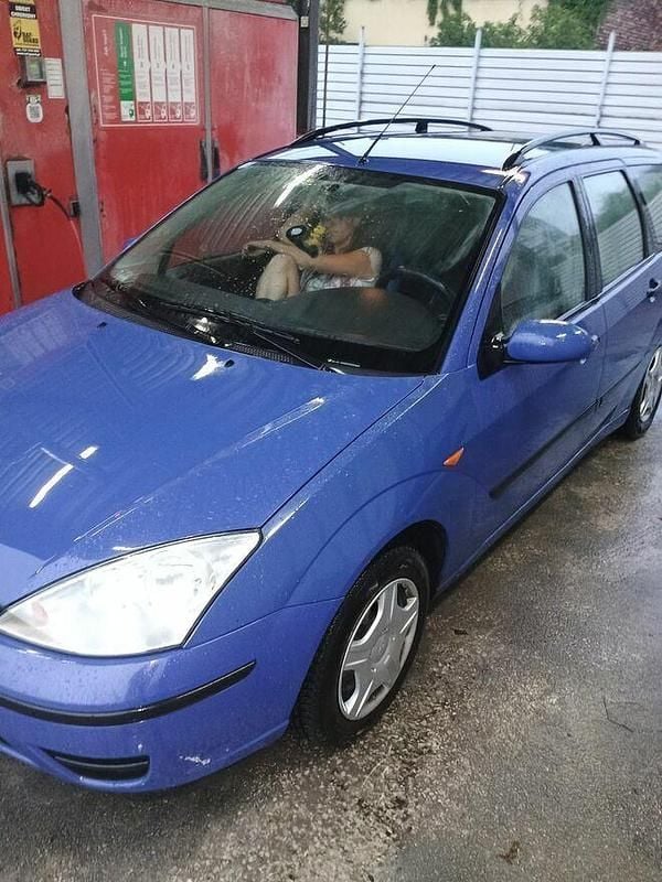 Niebieski Używany 2002 Ford Focus Kombi | 2000 zł (Uczciwa cena) - Obraz 1/4