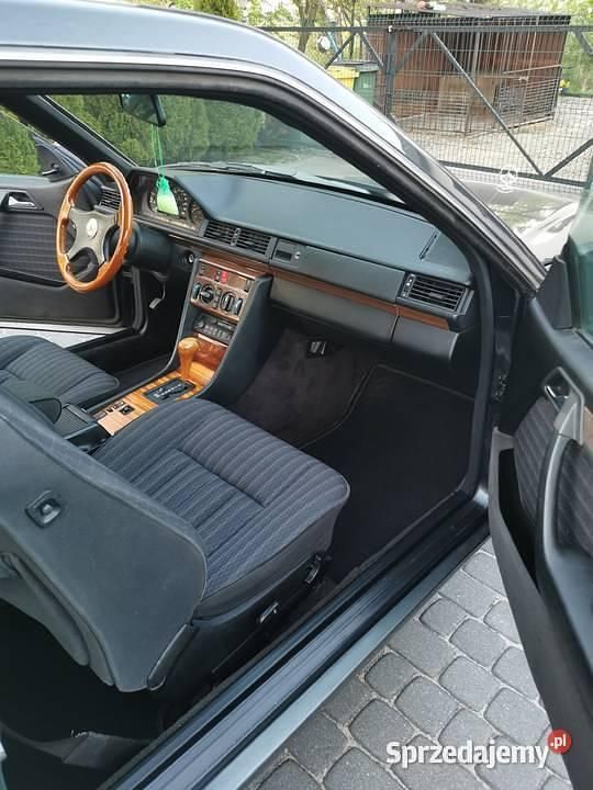Używany Mercedes E300 1989 Coupe