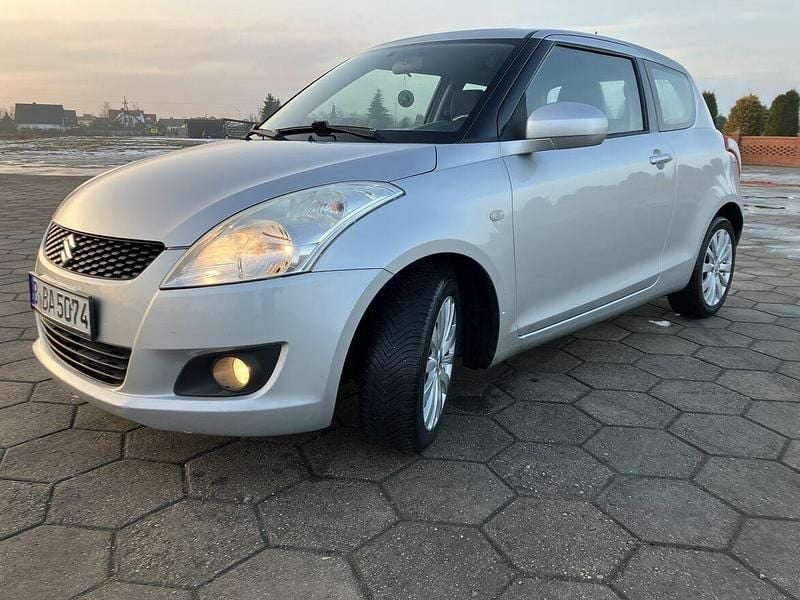 Srebrny Używany 2013 Suzuki Swift Hatchback | 14 950 zł (Super Cena) - Obraz 1/4
