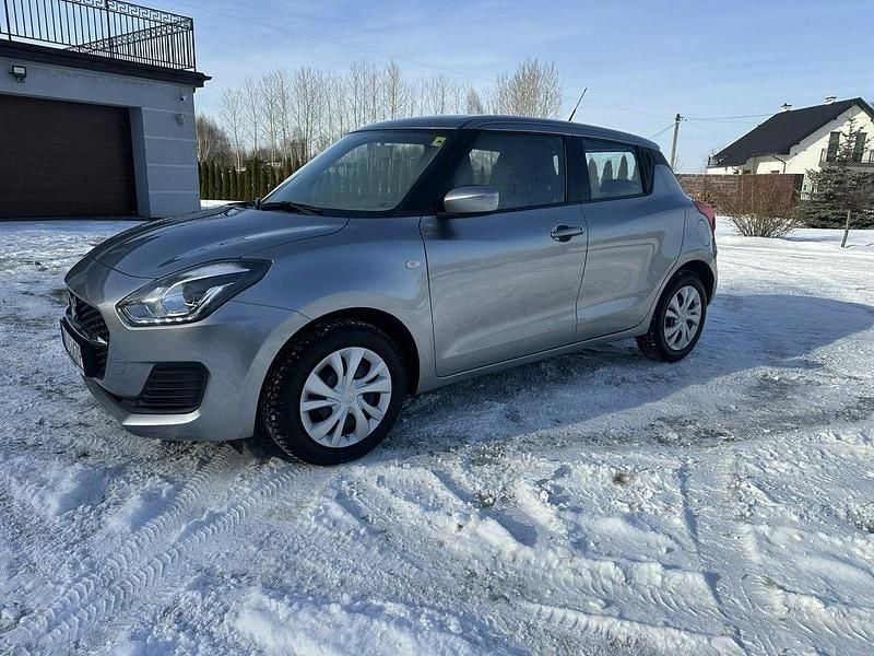 Używany Suzuki Swift 83 KM (61 kW) 2021 Srebrny Hatchback
