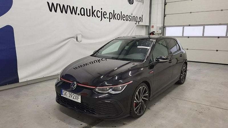 Czarny (metalik) Używany 2022 VW Golf VIII Hatchback | 110 000 zł (Dobra cena) - Obraz 1/4