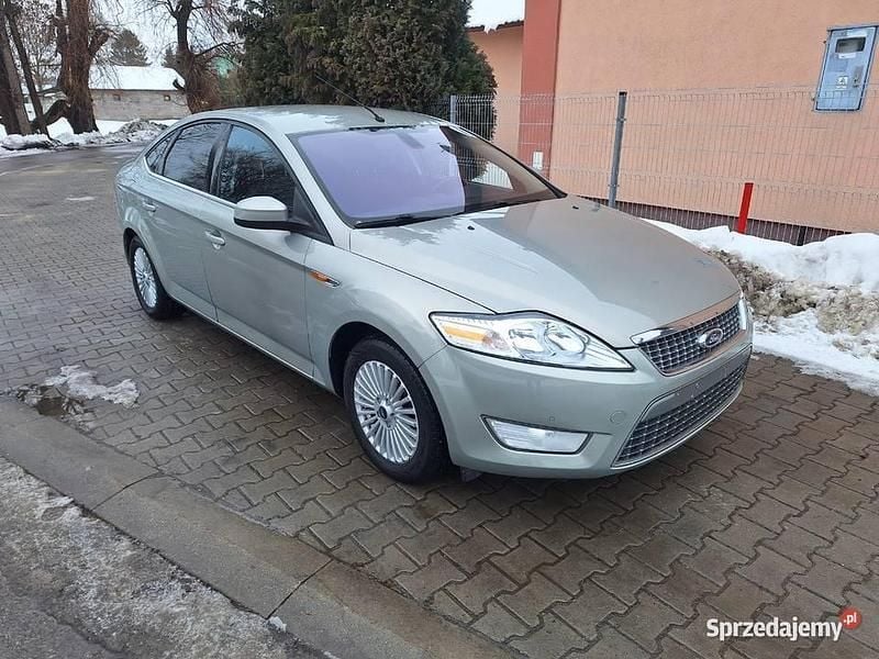 Używany Ford Mondeo 2010 Złoty Hatchback