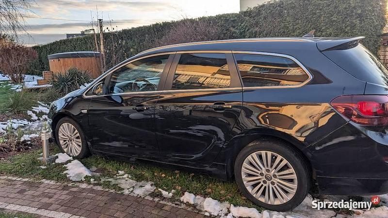 Czarny Używany 2011 Opel Astra Kombi | 11 000 zł (Super Cena) - Obraz 1/4