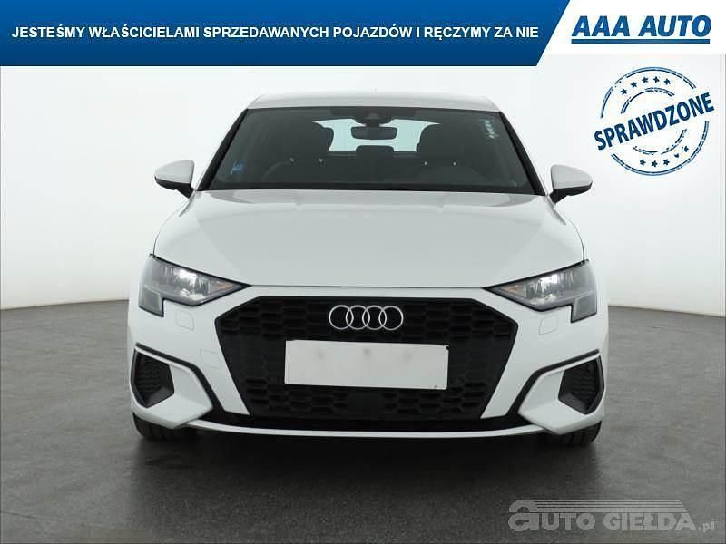 Używany Audi A3 110 KM (80 kW) 2023 Biały Sedan/Limuzyna