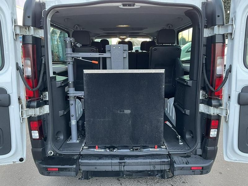 Używany Opel Vivaro 125 KM (91 kW) 2018 Biały Minivan