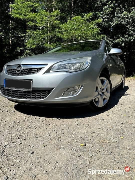 Używany Opel Astra 2011 Srebrny Kombi