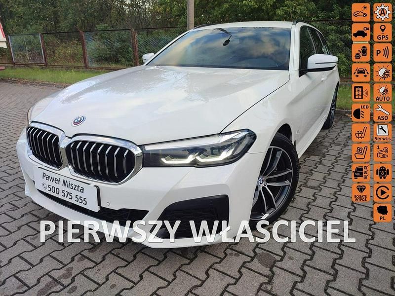 Biały (metalik) Używany 2022 BMW 520 Comfort Edition Kombi | 156 900 zł - Obraz 1/4