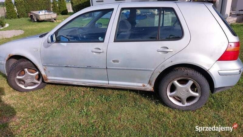 Używany VW Golf IV 90 KM (66 kW) 1998 Srebrny Sedan/Limuzyna