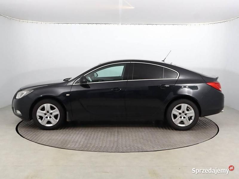 Używany Opel Insignia 160 KM (117 kW) 2010 Czarny Hatchback