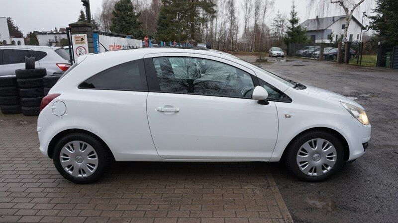 Używany Opel Corsa 90 KM (66 kW) 2009 Biały Hatchback