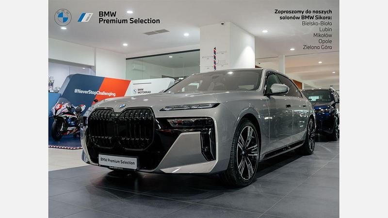 Szary oxide metalizowany Używany 2025 BMW 740 Comfort Edition Sedan/Limuzyna | 549 900 zł (Dość drogi) - Obraz 1/3