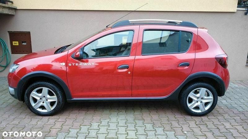 Używany Dacia Sandero Stepway 90 KM (66 kW) 2014 Czerwony Minivan