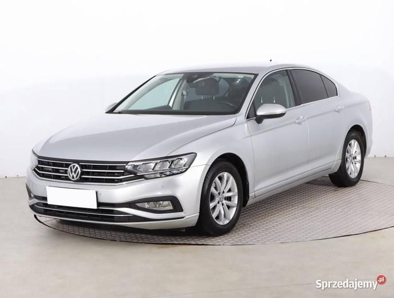 Używany VW Passat 150 KM (110 kW) 2019 Srebrny Sedan/Limuzyna