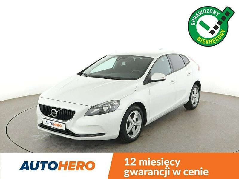 Biały Używany 2018 Volvo V40 Kinetic Kombi | 44 900 zł (Uczciwa cena) - Obraz 1/3