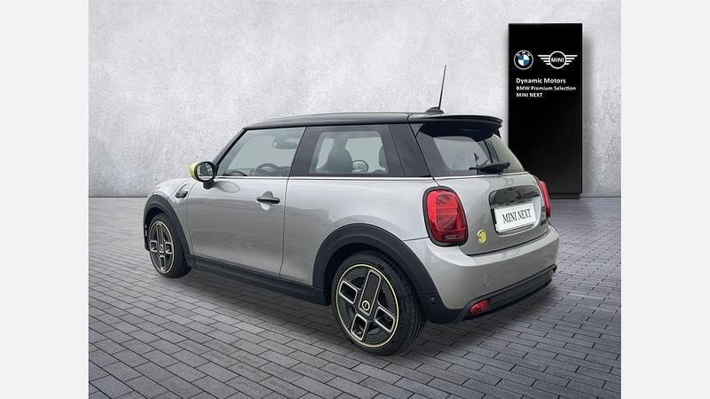 Używany Mini Cooper SE 135 kW (184 KM) 2023 Melting silver iii metalizowany Hatchback