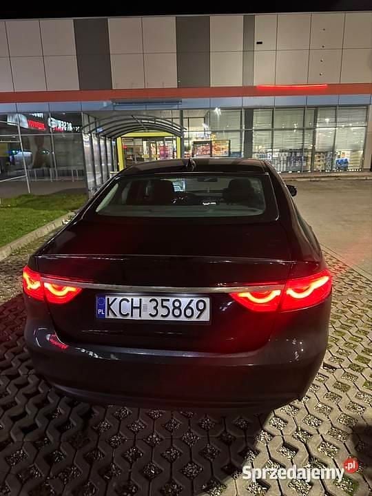 Używany Jaguar XF 180 KM (132 kW) 2018 Czarny Sedan/Limuzyna