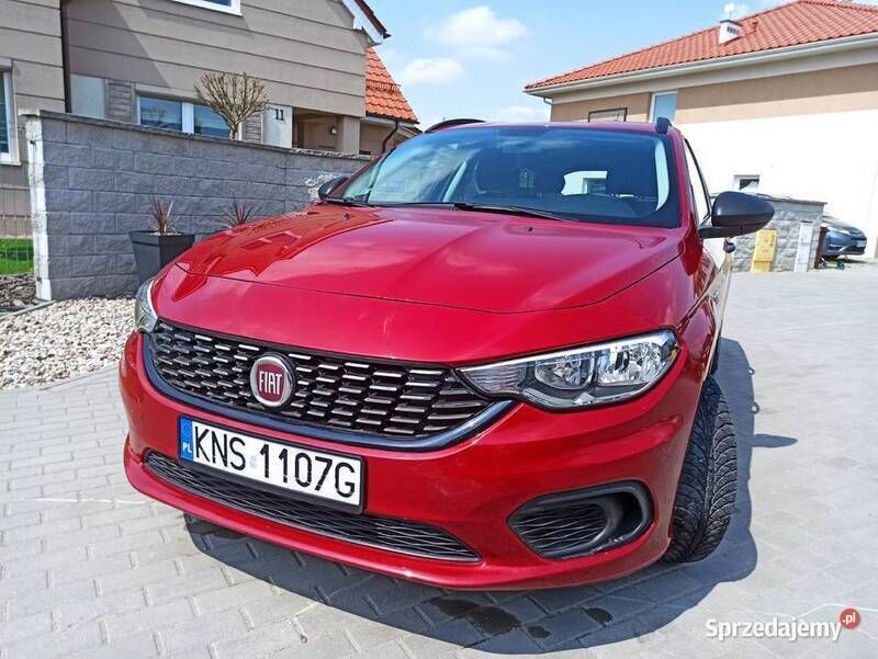 Czerwony Używany 2017 Fiat Tipo Kombi | 49 500 zł (Dość drogi) - Obraz 1/4