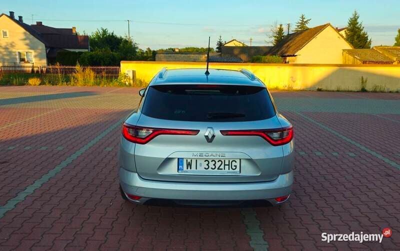 Używany Renault Mégane GrandTour 131 KM (96 kW) 2018 Srebrny Kombi
