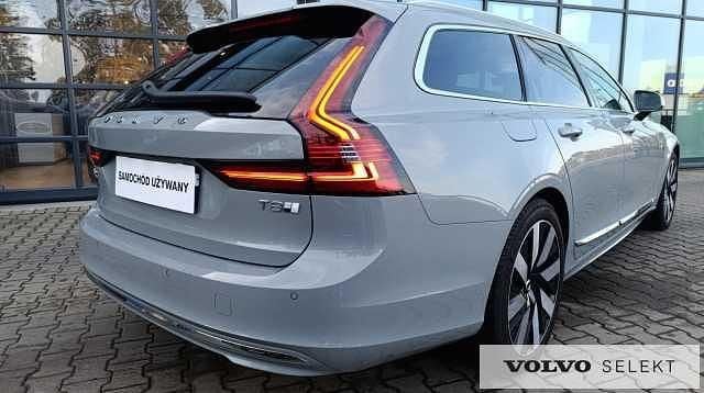 Używany Volvo V90 455 KM (334 kW) 2025 Szary Kombi