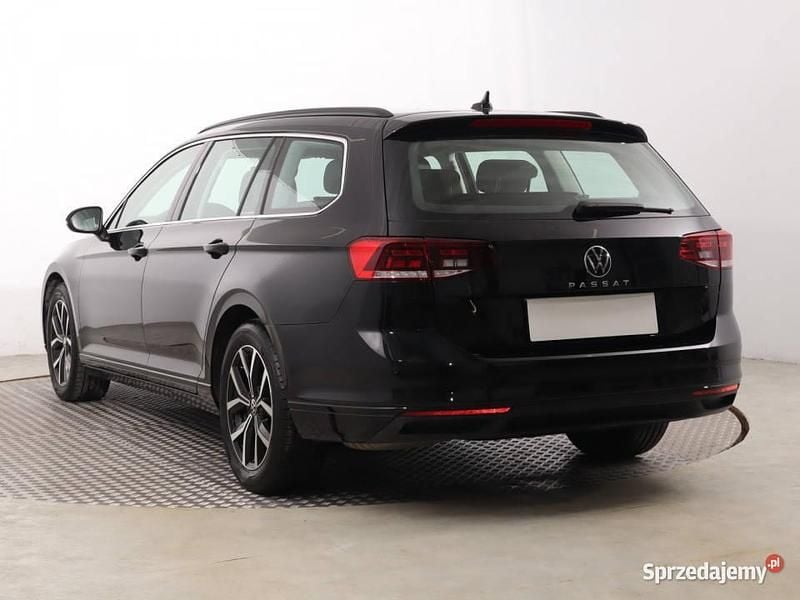 Używany VW Passat 150 KM (110 kW) 2023 Czarny Kombi