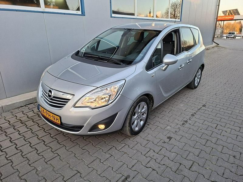 Używany Opel Meriva 140 KM (102 kW) 2012 Srebrny Minivan