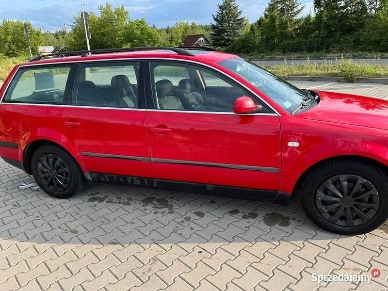 Czerwony Używany 2002 VW Passat Kombi | 5400 zł (Uczciwa cena) - Obraz 1/4