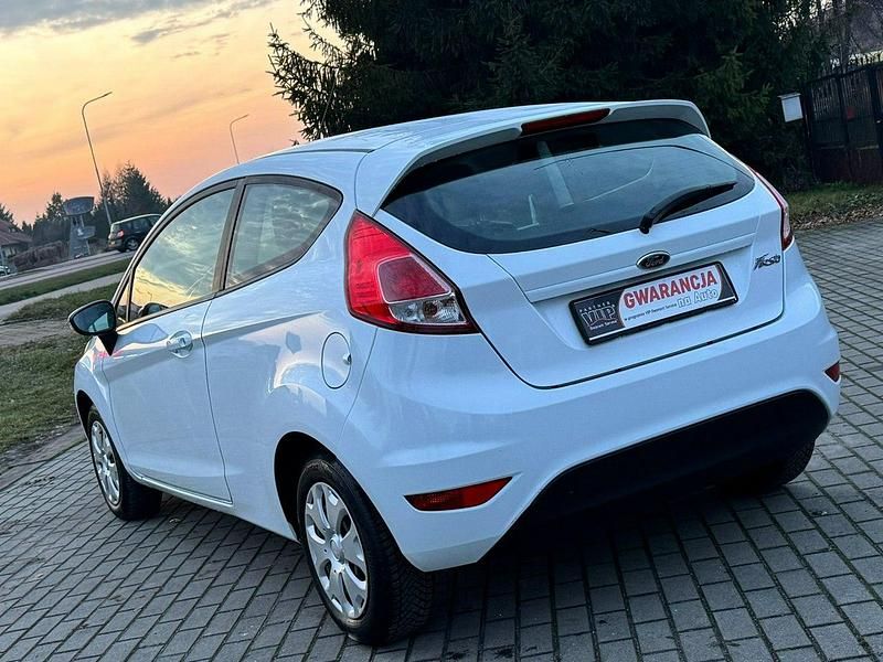 Używany Ford Fiesta 60 KM (44 kW) 2013 Biały Hatchback