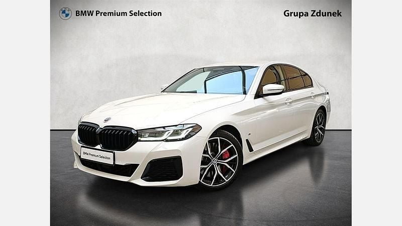 Biel alpejska Używany 2022 BMW 540 Shadowline Sedan/Limuzyna | 244 900 zł (Dość drogi) - Obraz 1/3
