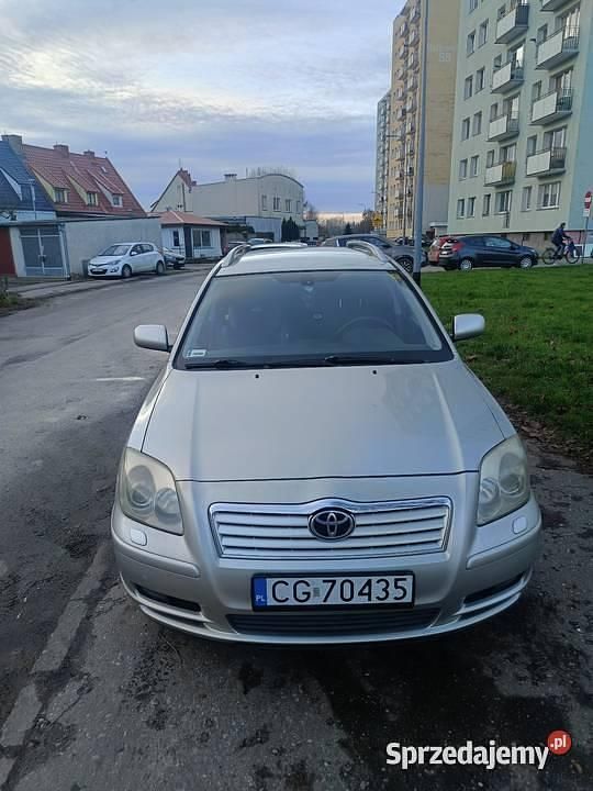 Srebrny Używany 2005 Toyota Avensis Kombi | 10 500 zł (Uczciwa cena) - Obraz 1/4