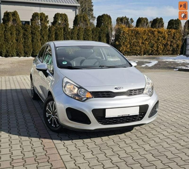 Używany Kia Rio 109 KM (80 kW) 2012 Srebrny Hatchback