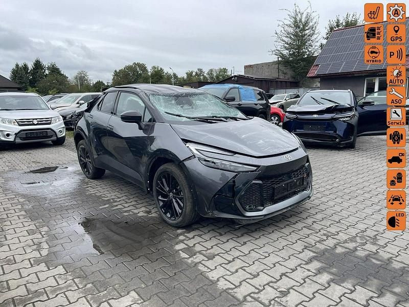 Grafitowy (metalik) Używany 2025 Toyota C-HR SUV | 43 900 zł - Obraz 1/4