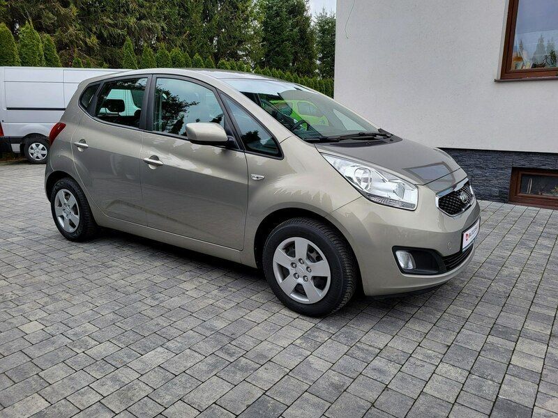 Używany Kia Venga 90 KM (66 kW) 2012 Złoty (metalik) Hatchback