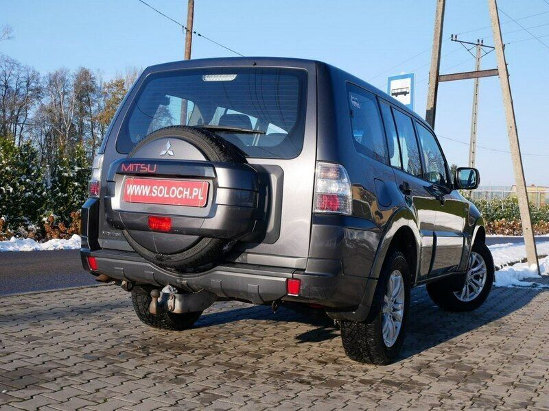 Używany Mitsubishi Pajero Select 200 KM (147 kW) 2012 Grafitowy SUV