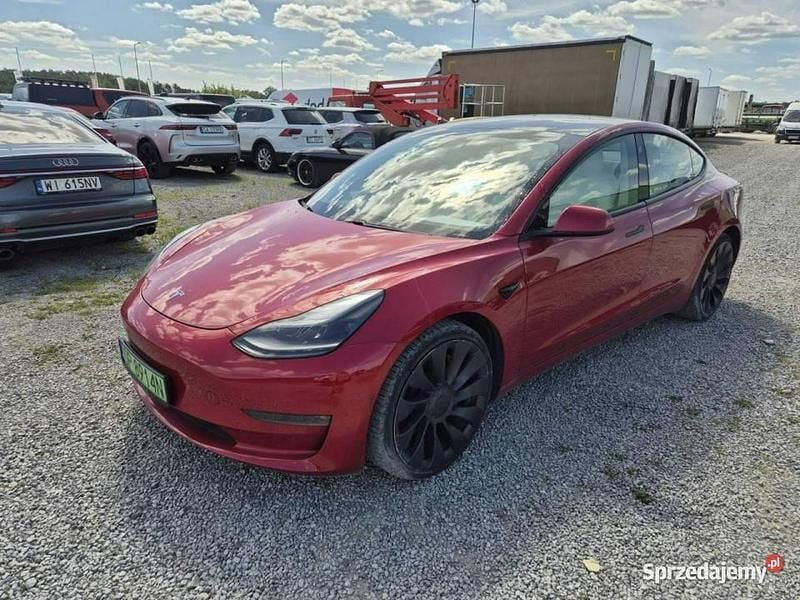 Czerwony Używany 2021 Tesla Model 3 Sedan/Limuzyna | 105 780 zł - Obraz 1/4