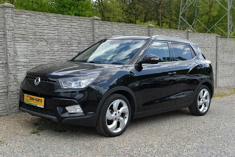 Czarny (metalik) Używany 2017 Ssangyong / KGM Tivoli Hatchback | 39 700 zł (Uczciwa cena) - Obraz 1/4