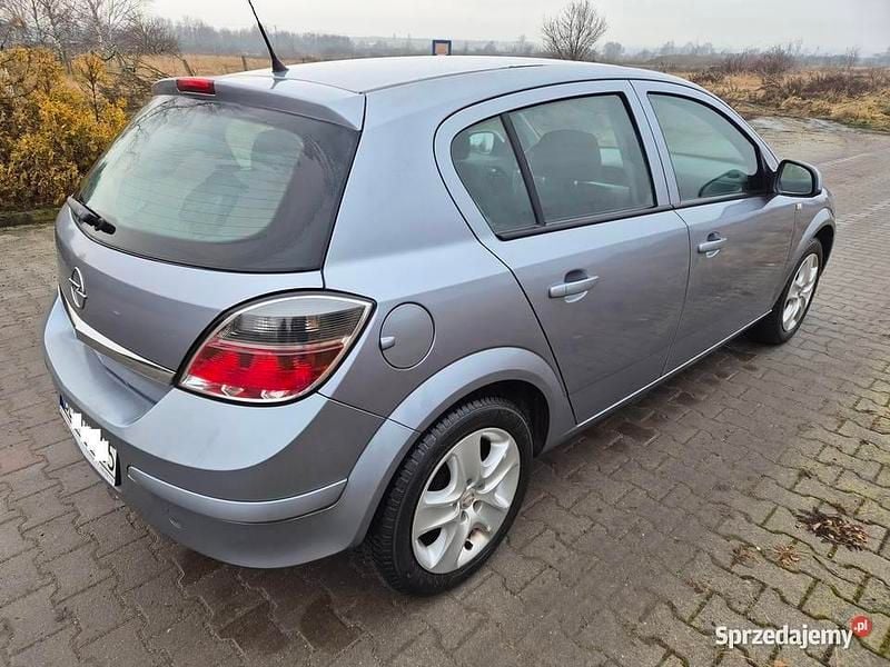 Inny kolor Używany 2010 Opel Astra Hatchback | 11 900 zł (Super Cena) - Obraz 1/4