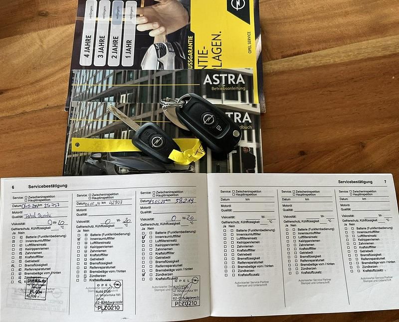 Szary Używany 2021 Opel Astra Hatchback | 68 900 zł (Drogi) - Obraz 1/4